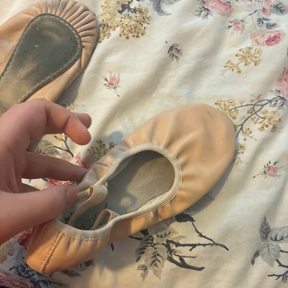 Lot of dance shoes: tap, ballet, and jazz sz 8 - Picture 10 of 12